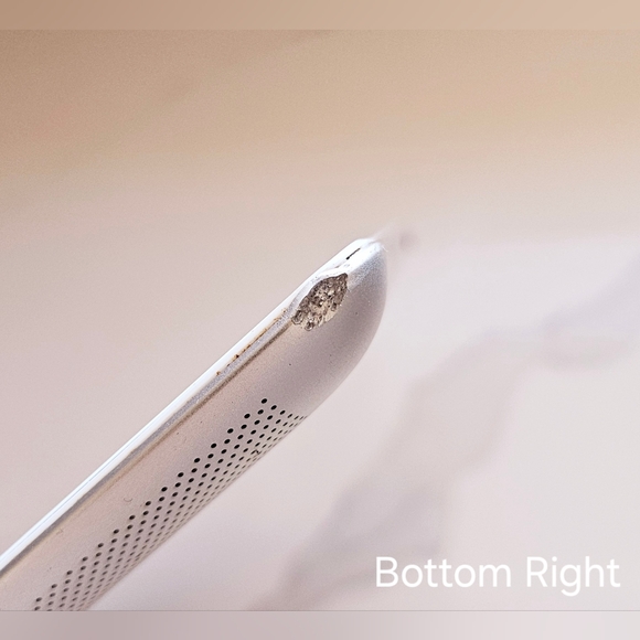 Apple iPad 2 + Charging Cable - Picture 14 of 14